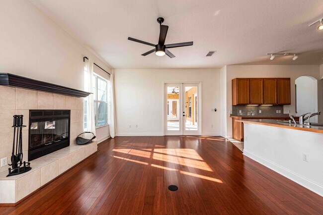 Building Photo - St. Cloud 4 Bedroom, 4 Bathroom Pool Home with Lake View