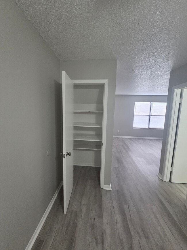 Building Photo - Beautifully Updated 2-Bedroom Townhome with Washer/Dryer Hookups!