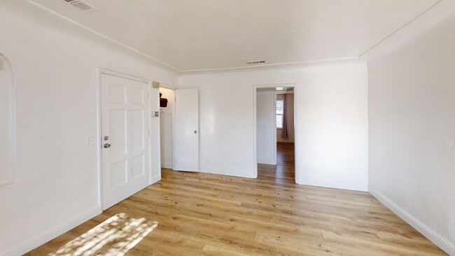 Building Photo - Fresh 3BR/2BA • Pet Friendly • Garage • Mo...