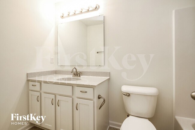 Building Photo - 7240 Lockford Walk N