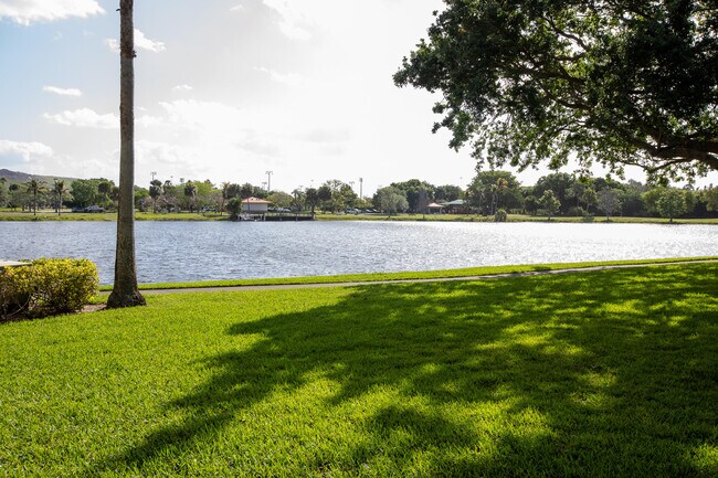 Building Photo - 2738 Carambola Cir S