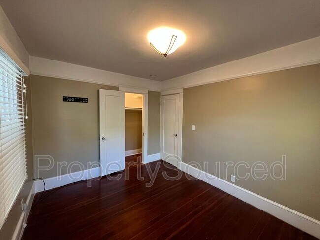 Building Photo - 151 Berverdor Ave