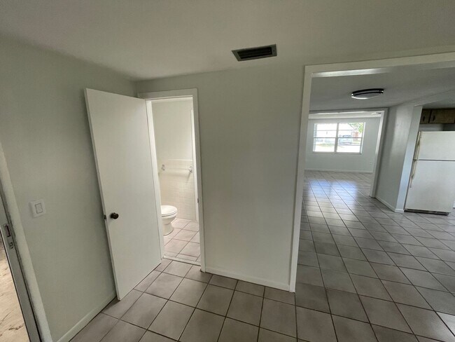 Building Photo - 2/1.5/1 New Port Richey