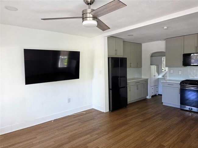 Building Photo - 855 22nd Ave N