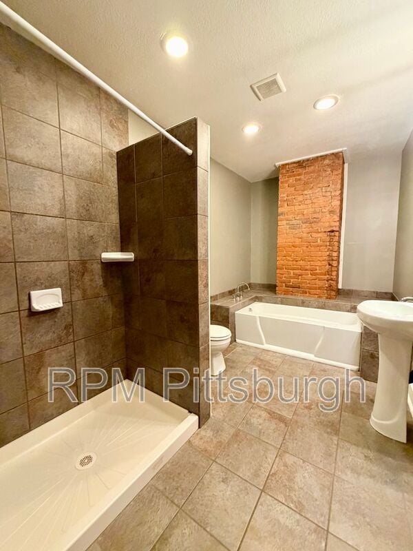 Building Photo - 3947 Mintwood St