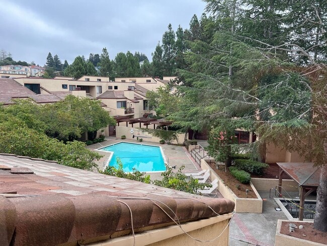 Building Photo - GATED COMMUNITY WITH POOL & HOT TUB NESTLE...