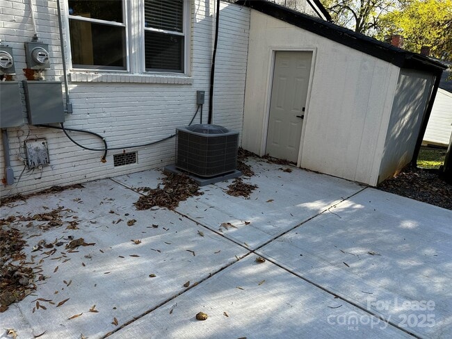 Building Photo - 1450 Academy St