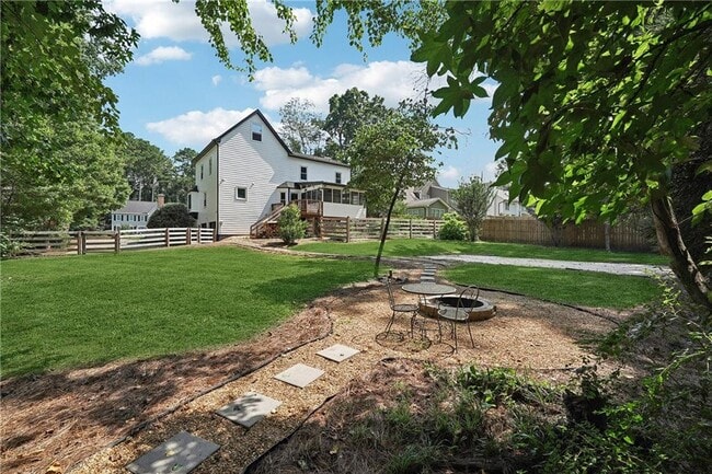 Building Photo - 5600 Surrey Ct