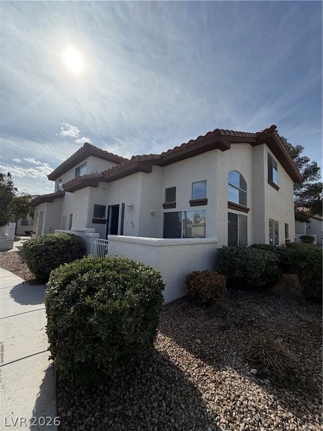 Building Photo - 1020 Allure Dr