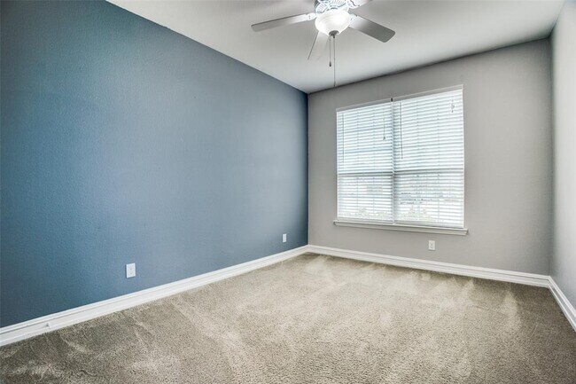 Building Photo - 3404 Glendale Ln
