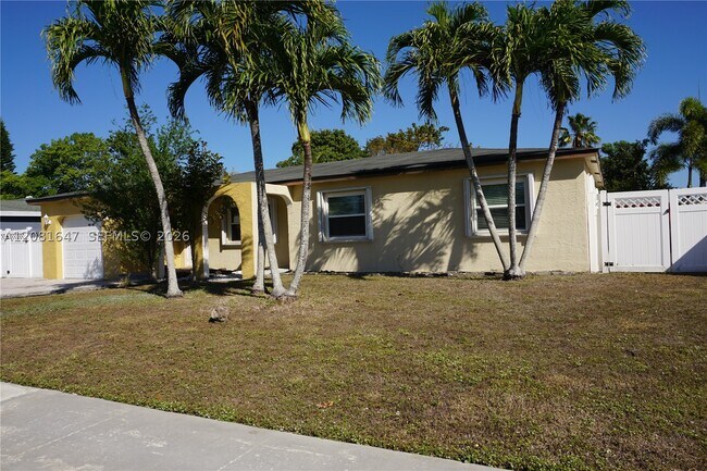 Building Photo - 4857 Alfresco St