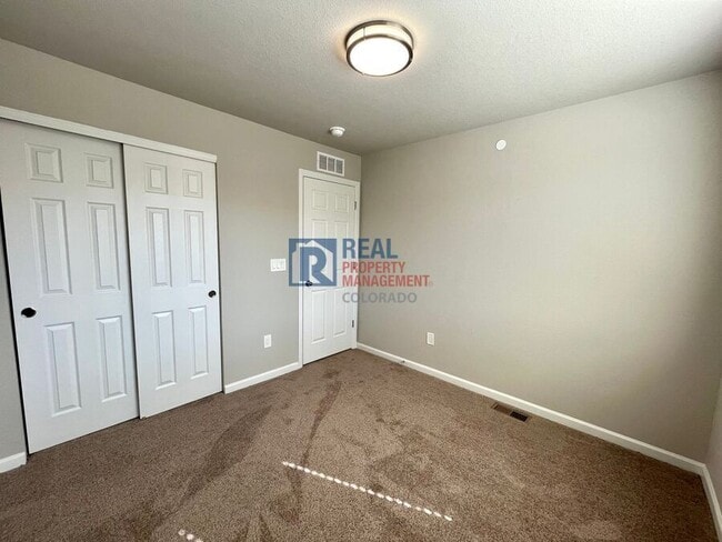 Building Photo - 1611 Spring Water Pt