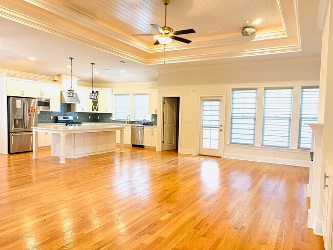 Building Photo - 2506 Blue Ridge Dr