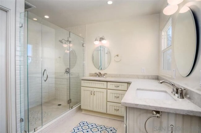 Building Photo - 4388 Middlesex Dr