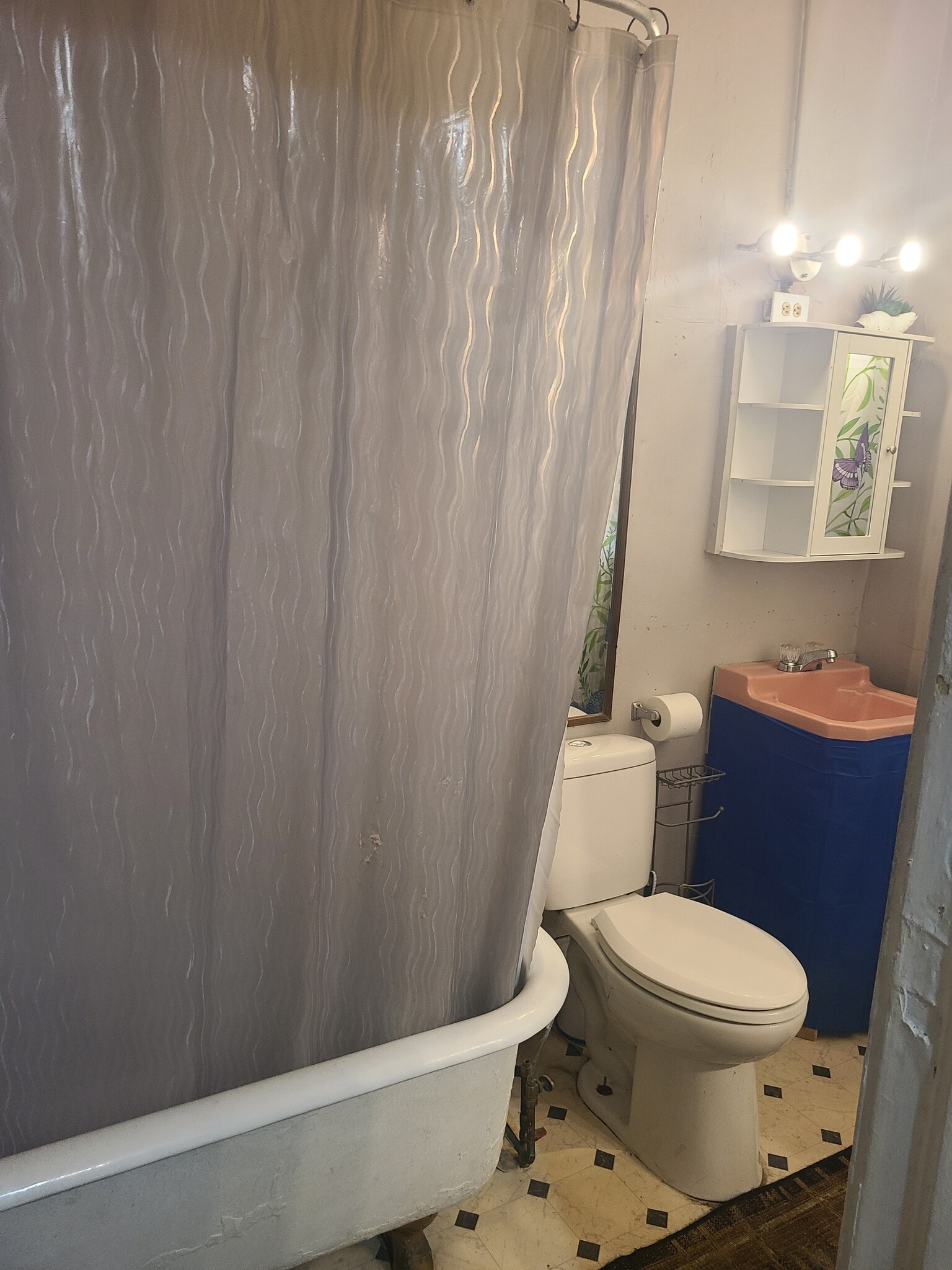 Building Photo - 2344 Prospect Ave E