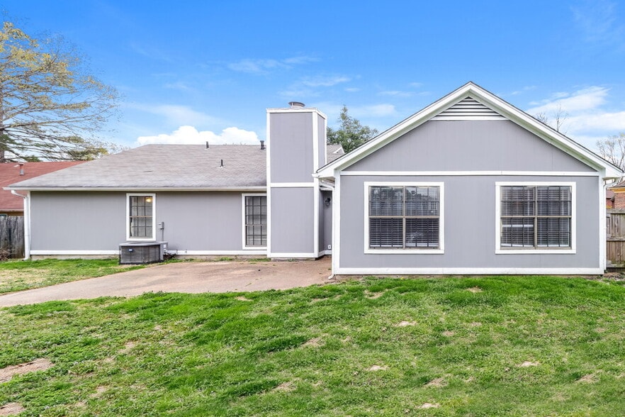 Building Photo - 423 Cairn Cove