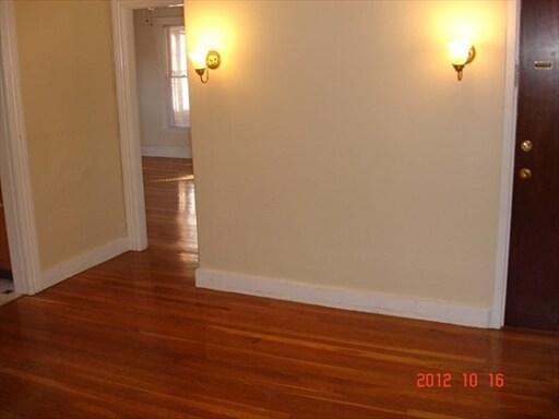 Building Photo - 13 Capron St
