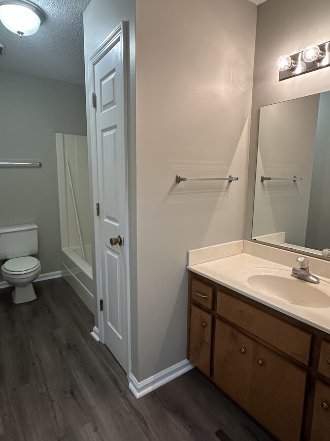 Building Photo - 1428 Central Ln