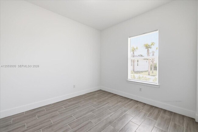 Building Photo - 195 Rotonda Blvd W
