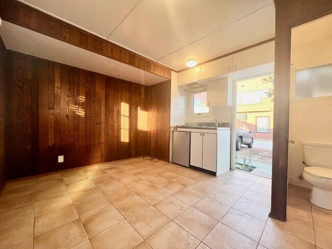 Building Photo - !!! OPEN HOUSE !!! - Sunday 4/12 - 2:00pm to 7:00pm