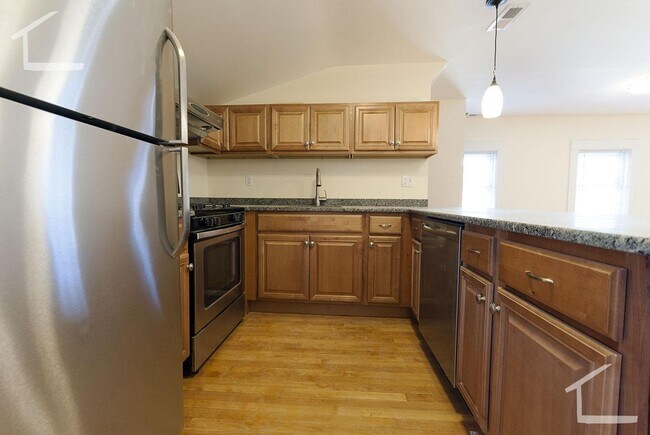 Building Photo - Nicely renovated 3 bed 3.5 bath in Brighton Center!!!