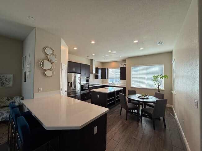 Building Photo - Upgraded single story home in Manteca!