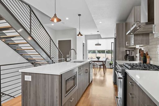 Building Photo - Modern City Living Near Downtown Denver Av...