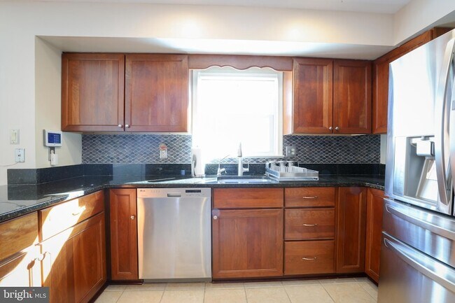 Building Photo - 8519 Electric Ave