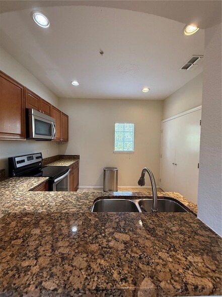 Building Photo - 122 Vista Verdi Cir