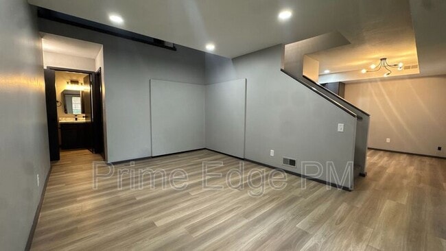 Building Photo - 1701 Ridgehaven Ct
