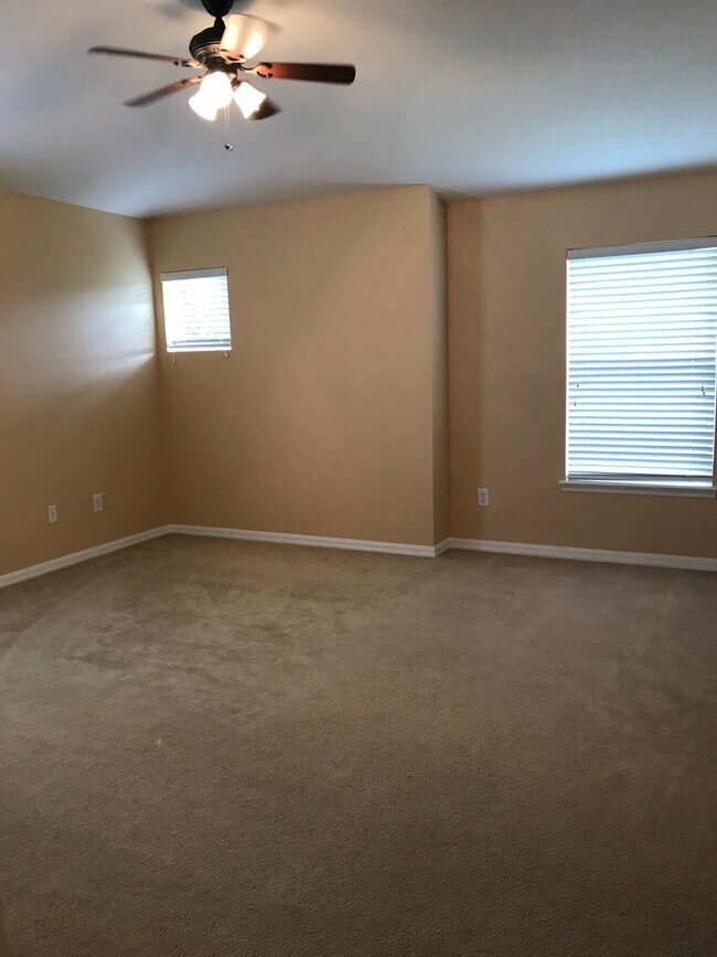 Building Photo - SANFORD: 2 Story Townhome, Falgship Park C...