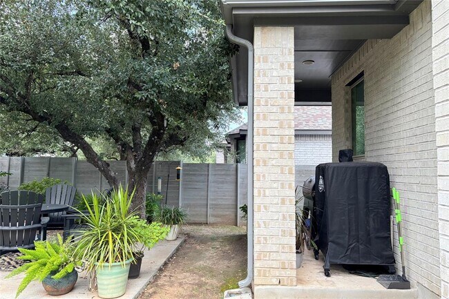 Building Photo - 625 Pecan Bottom Trail