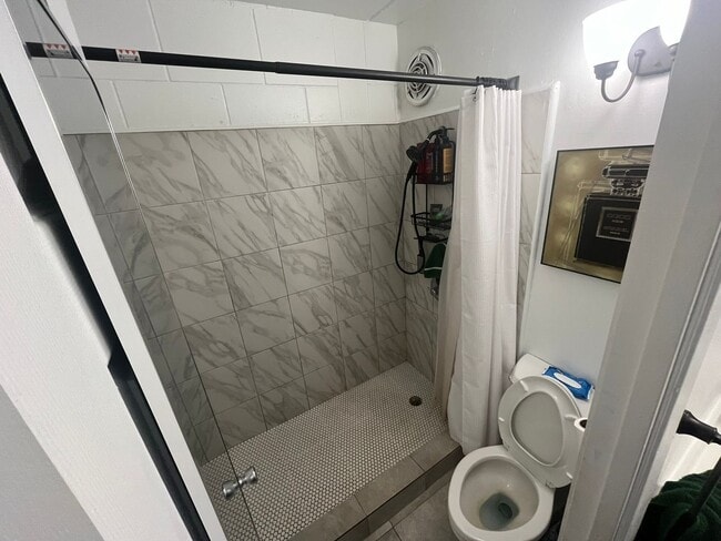 Building Photo - Pearl City 2BR Condo – Near Pearl Harbor – Parking Included – Available Now