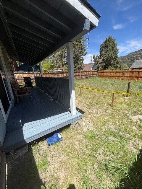 Building Photo - 445 E Meadow Ln
