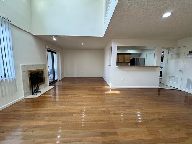 Building Photo - 819 Topsail Ln