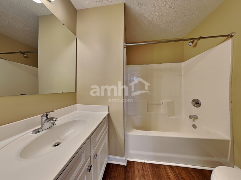 Building Photo - 3810 Brasseur Ln