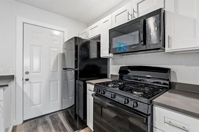 Building Photo - 1911 Hearthside Dr