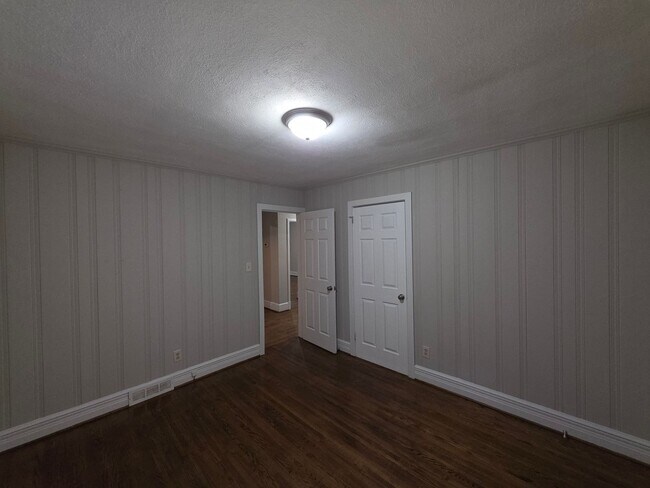 Building Photo - 4134 Sheridan Dr