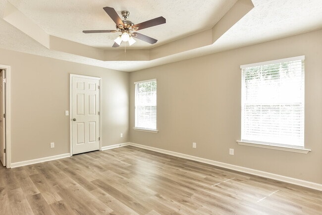 Building Photo - 295 Sanders Dr