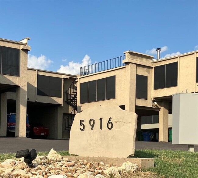 Building Photo - 5916 Lago Vista Way
