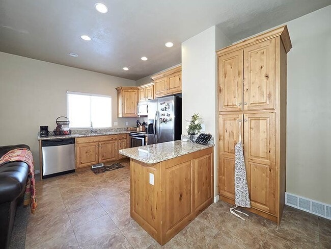 Building Photo - Perfect Town Home in Eagle Mountain