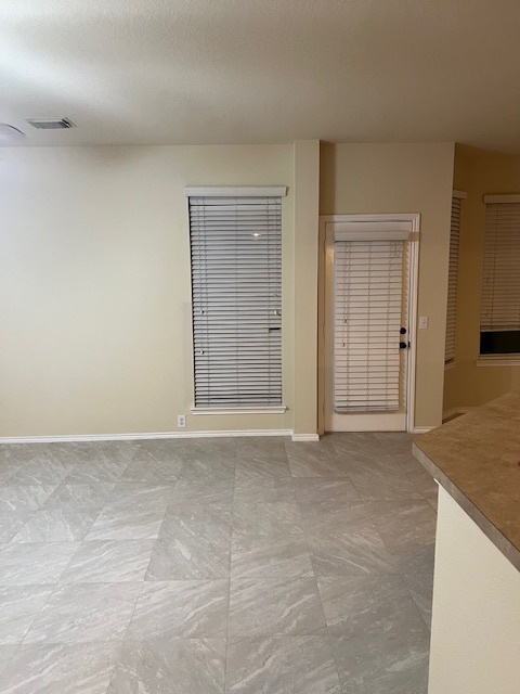 Living Room - 2811 Acacia Fair Ln