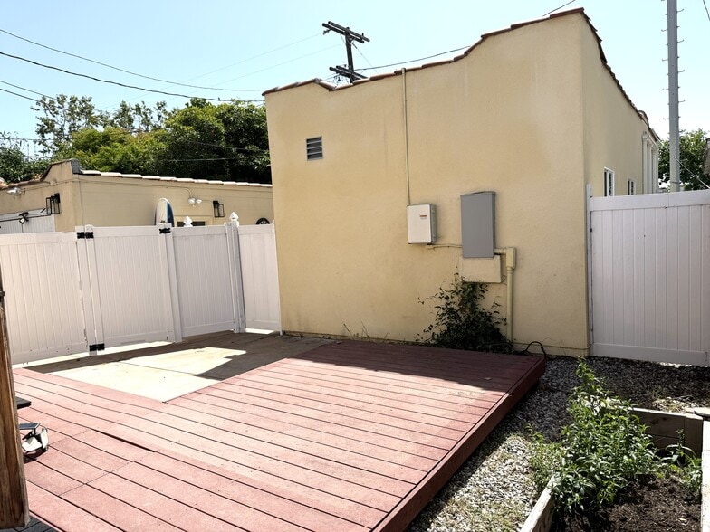 Building Photo - 10832 Westminster Ave