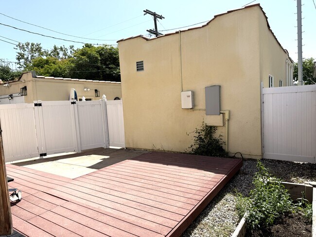Building Photo - 10832 Westminster Ave
