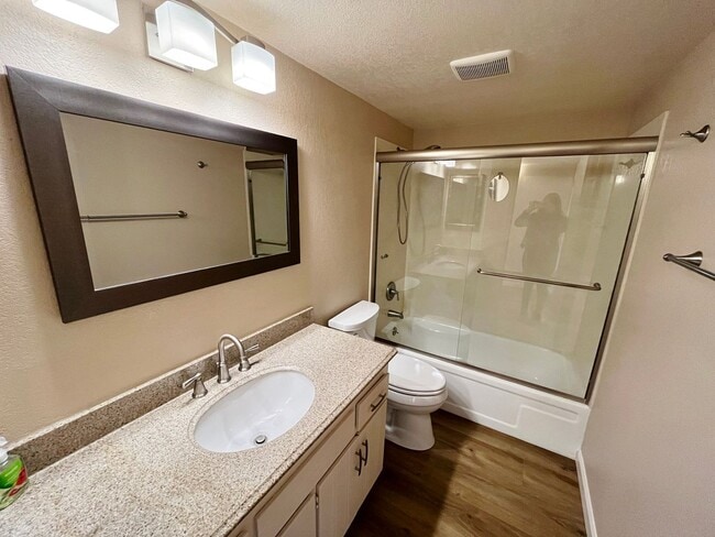 Building Photo - CONDO - VILLAGE OF OAK CREEK