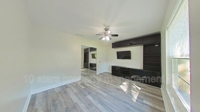 Building Photo - 6287 Sun Blvd