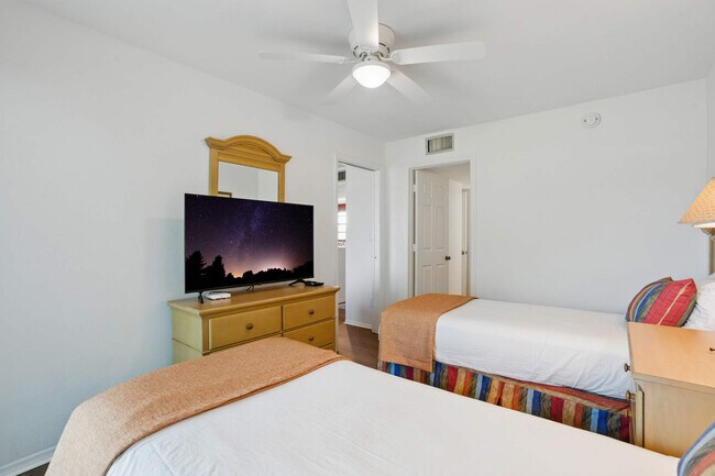 Building Photo - 600 Neapolitan Way