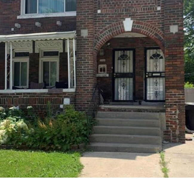 Building Photo - Charming brick duplex, lower unit ... Ask ...