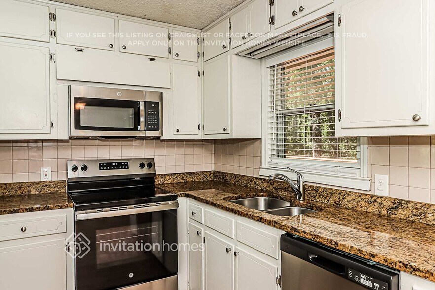 Building Photo - 2481 W Bridge Pl