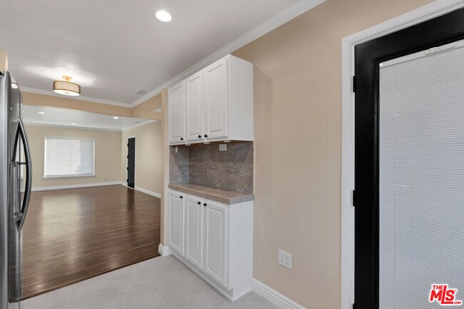 Building Photo - 6677 W 88th St